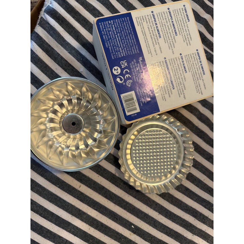 Melissa‎ & Doug Miniature Aluminum Tart and bundt cake pans